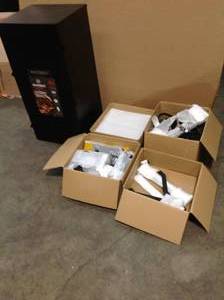 Masterbuilt Pro Dual Fuel Smoker in Black Small Damage by the Door See Pictures