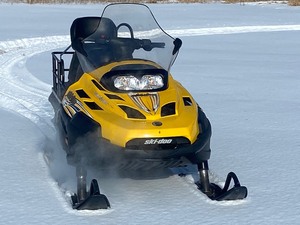 lot 1 image: 2009 Ski-Doo Skandic Snowmobile