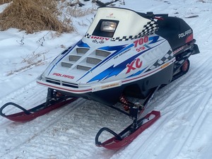 lot 2 image: 1998 Polaris Indy XC-700 Snowmobile