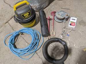 lot 227 image: Stanley 1.5 HP Vacuum, Yard Stakes,...