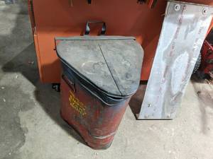 lot 231 image: Metal Rag Disposal Unit, and Handma...