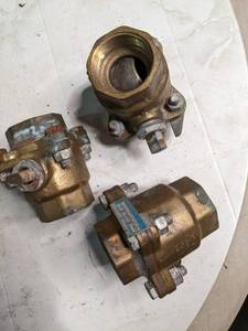 lot 236 image: (3) Jamesbury Corp. Brass Valves 1-...