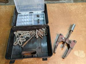 lot 255 image: (3) Pullers (Claw Puller, and Steer...