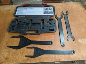 lot 256 image: Powerbuilt Fan Clutch Removal Kit #...