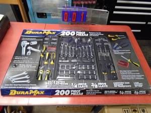New Duramax 200 piece tool set. 14 - 38 S.A.E & Metric. Folding kit. As shown.