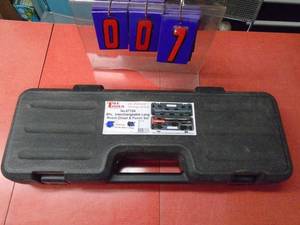 New T & E 8 piece interchangeable punch & chisel set. Long reach. As shown.