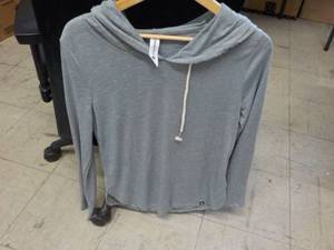 lot 270 image: Colosseum Long Sleeve Hooded top s...