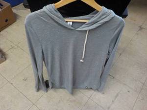lot 272 image: Colosseum Long Sleeve Hooded top s...