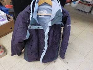 lot 284 image: Columbia Jacket size Womens M...