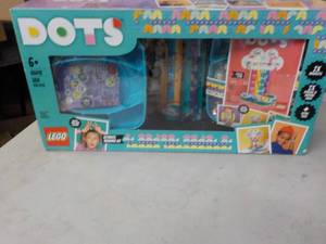 lot 289 image: LEGO Dots...