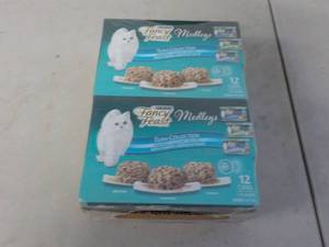 lot 321 image: Fancy Feast 24 Cans Medleys Cat Foo...