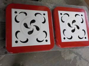 lot 19 image: 2 - 19 x 20 Metal Wall Dcor...