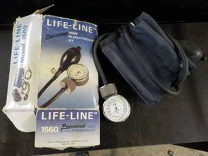 lot 56 image: Lifeline Home Blood Pressure Kit...