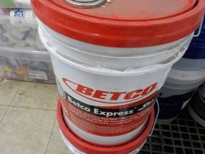 lot 90 image: 5 Gallon Pail Betco Express Srt Flo...
