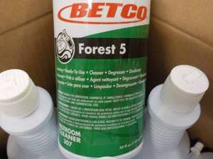 lot 93 image: Case of Betco 12 - 32 oz Bottles Fo...