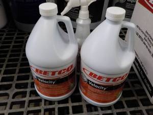 lot 96 image: 2 - 1 Gallon Jugs Betco Velocity De...