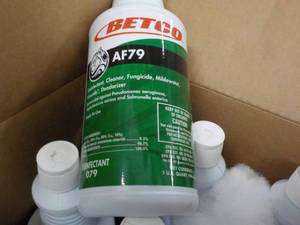 lot 109 image: Case of 12 Quart Bottles Betco AF79...