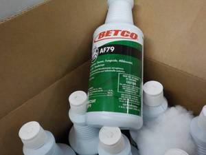 lot 110 image: Case of 12 Quart Bottles Betco AF79...