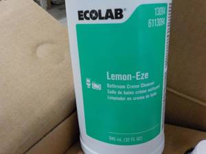 lot 111 image: Case of 12 - 32 oz Bottles Ecolab L...
