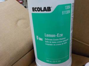 lot 112 image: Case of 12 - 32 oz Bottles Ecolab L...