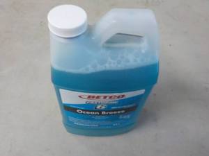 lot 143 image: Betco 2 Liter Bottle Fast Draw 6 Oc...