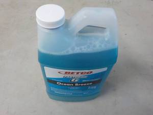 lot 144 image: Betco 2 Liter Bottle Fast Draw 6 Oc...