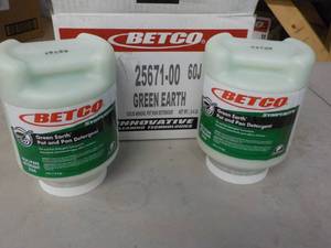 lot 146 image: 2 Betco 4 lb. Jugs Pot and Pan Dete...