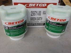 lot 147 image: 2 Betco 4 lb. Jugs Pot and Pan Dete...