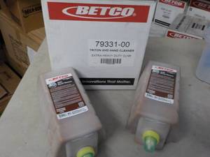 lot 152 image: 2 - 4 Liter Jugs Betco XHD Hand Cle...