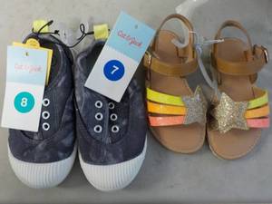 lot 153 image: 2 Pair Childrens Shoes size 7 and ...
