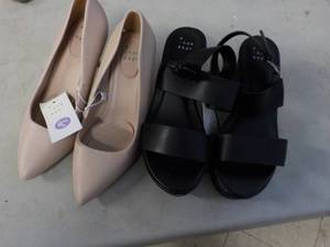 lot 160 image: 2 Pair womens size 6 and 7 Shoes...