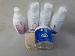 lot 189 image: Gem and Jewelry Cleaning Products...
