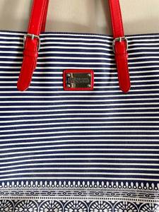 lot 8 image: Kenneth Cole Reaction Tote Purse Bag.