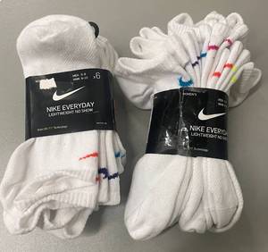 lot 27 image: 12 Pair Nike Everyday Lightweight No-Show Socks