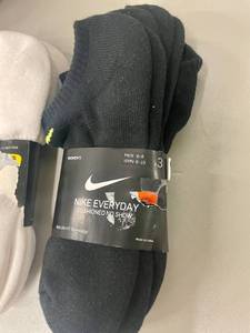 lot 26 image: 6  Pair Nike Everyday Max Cushioned No-Show Adult Socks