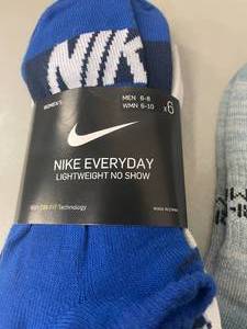 lot 28 image: 7 Pair Nike Everyday Lightweight No-Show Socks