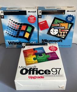 lot 3 image: Lot of Vintage MIcrosoft Software