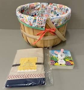 lot 63 image: Lot of Easter Decor Items