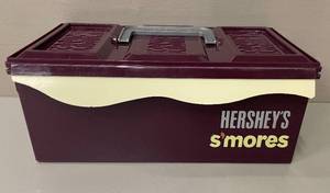lot 64 image: Hersheys SMores Smores Caddy Case