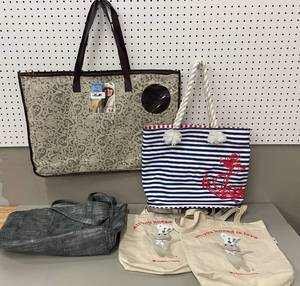 lot 72 image: Lot of Reusable Shopping Totes