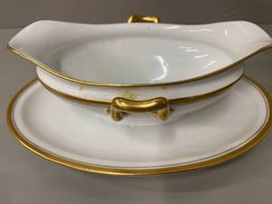 lot 35 image: Vintage Chelsey 18k Gold Plated Gravy Boat