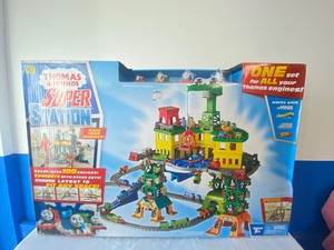 THOMAS & FRIENDS SUPER STATION