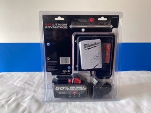 MILWAUKEE BATTERY CHARGER