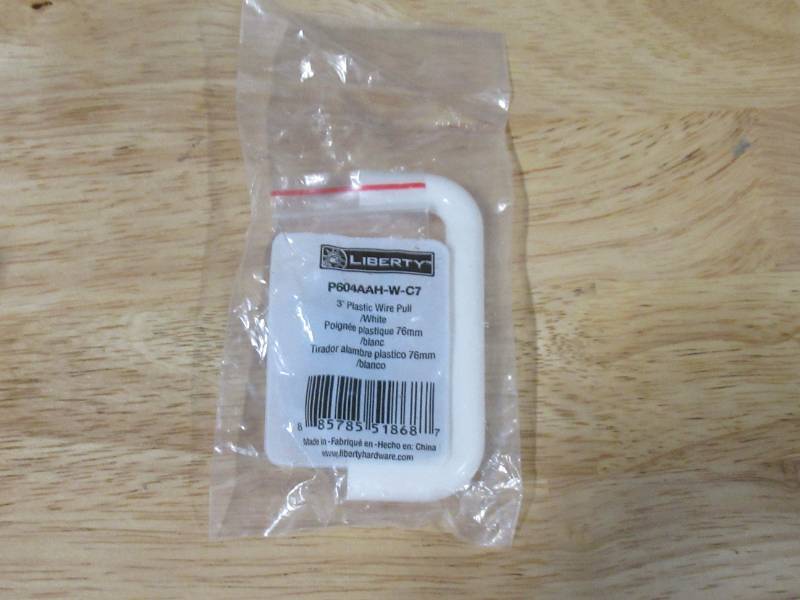 lot 800 image: Liberty Pack of 25  3 White Plastic Wire Drawer Pulls Model P604AAH-W-C7