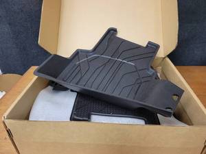 lot 730 image: NOS - Genuine GM 2018 to 2019 Chevrolet Cruz Molded Floor Mat Set - 4 Pieces - Part No. 84333472