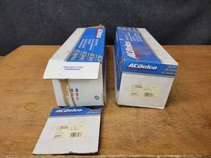 lot 754 image: NOS - Genuine GM ACDelco Pair of Gas Struts - Part No. 88945803