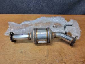 lot 760 image: NOS - Genuine GM Catalytic Converter - Part No. 95437096 or 25192308