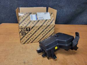 lot 814 image: NOS - Genuine Mopar Power Distribution Block - Part No. 05026033AA - Fits 2004 RAM 150025003500