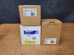 lot 858 image: NOS - Genuine GM  ACDelco Hubs - Part No. 88964105, 19312266, 15798483
