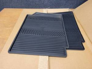 lot 915 image: BOS - Genuine GM Rear Rubber Floor Mat Kit - Part No. 19202093